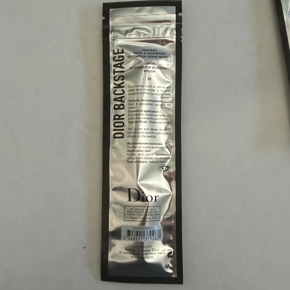 Dior Backstage Eyeshadow Blending brush
#23 - Picture 3 of 4